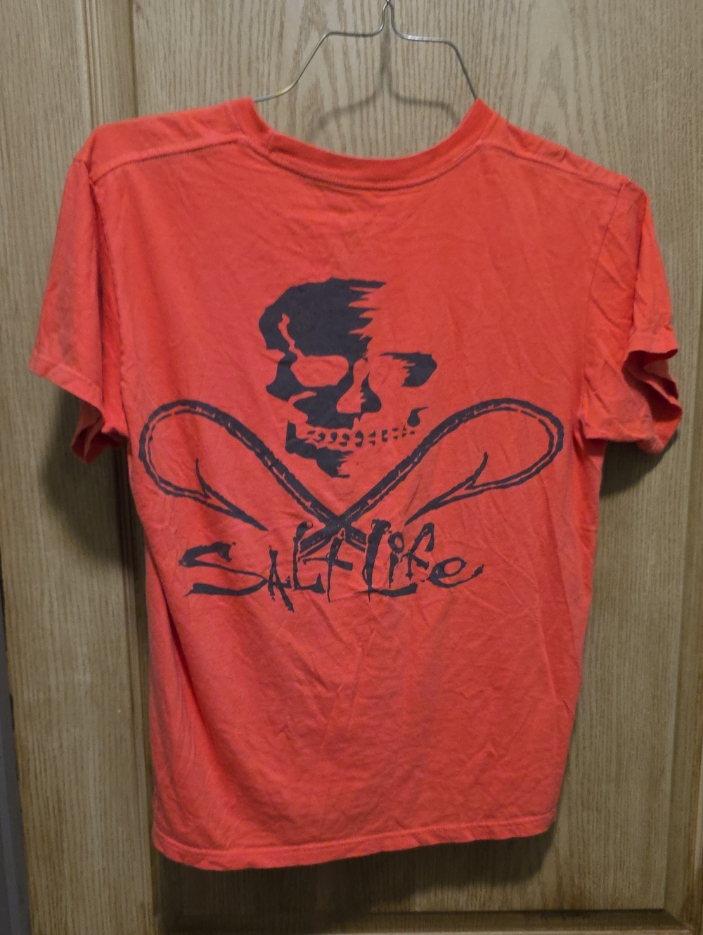 Salt Life Coral Short-Sleeve Graphic Tee with Skull & Lacrosse Motif